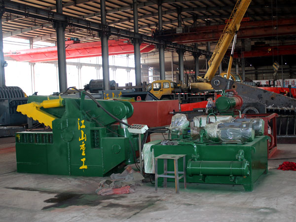 鱷魚(yú)式剪切機(jī)